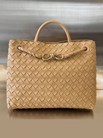 BV original lambskin medium andiamo 743572 almond