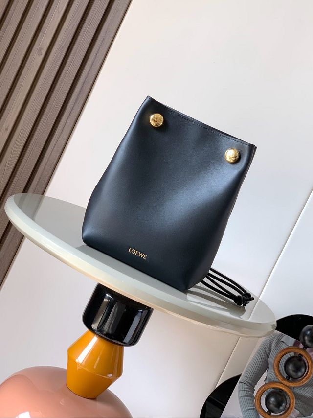 Loewe original calfskin pebble pouch BS01748 black