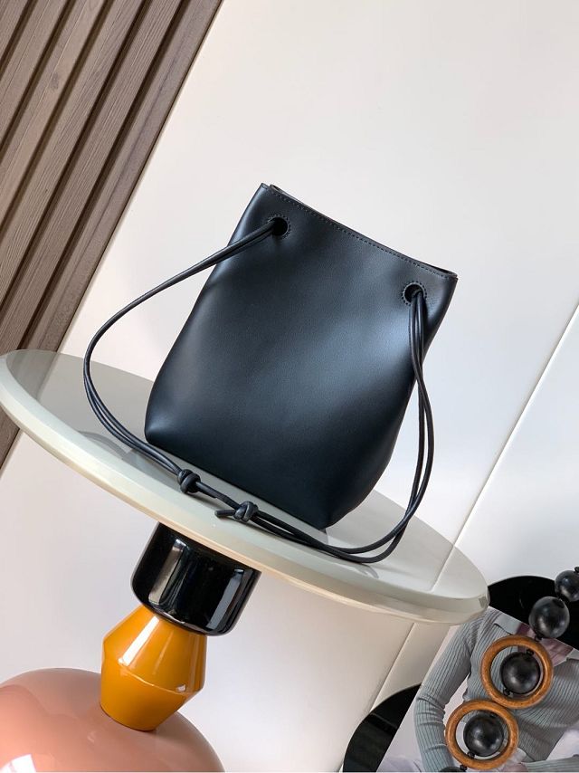 Loewe original calfskin pebble pouch BS01748 black