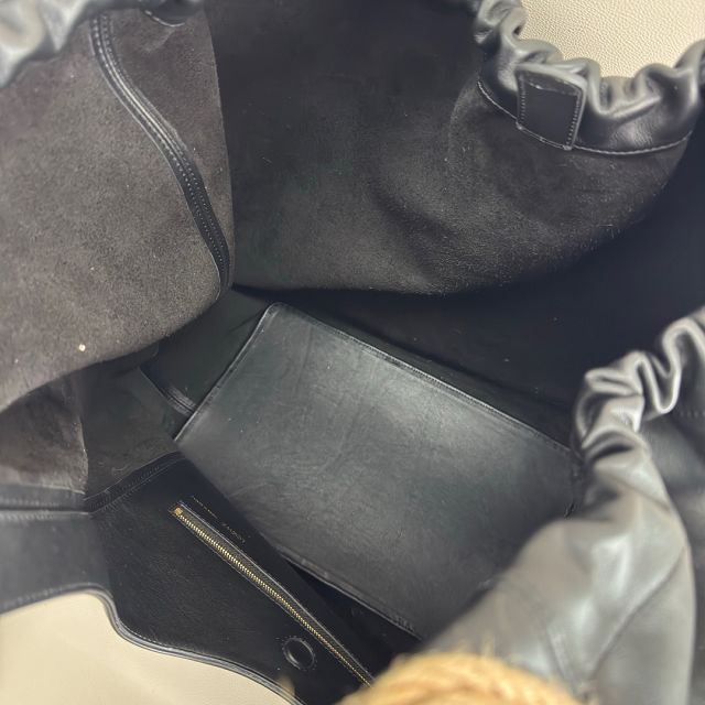 Loewe original lambskin large squeeze bag A914Q35 black