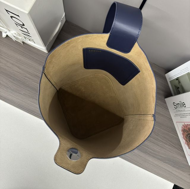 Loewe original calfskin medium pebble bucket BBMX02 navy blue