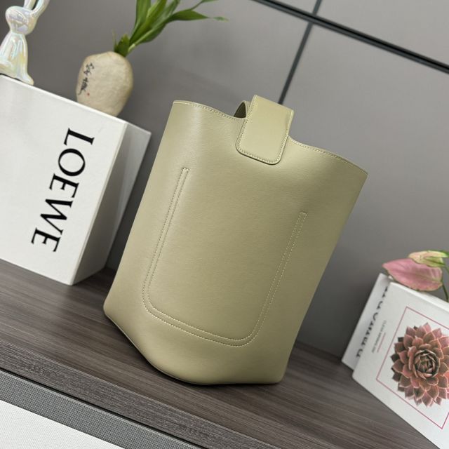 Loewe original calfskin medium pebble bucket BBMX02 olive