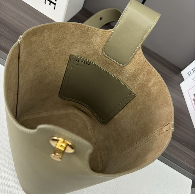 Loewe original calfskin medium pebble bucket BBMX02 olive
