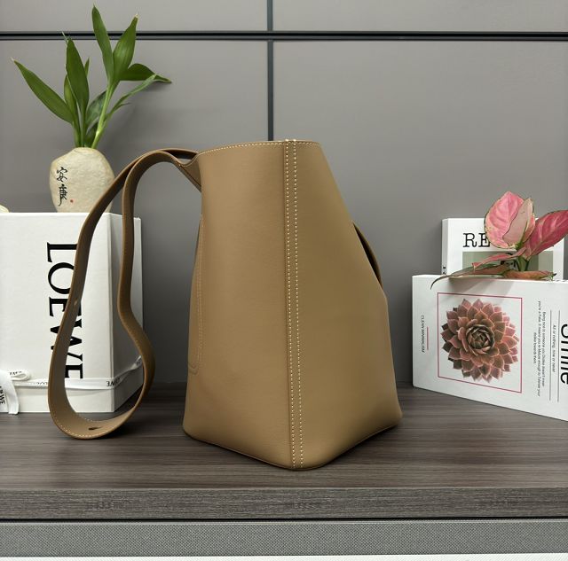 Loewe original calfskin medium pebble bucket BBMX02 toffee