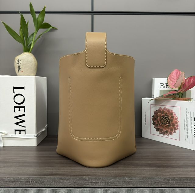 Loewe original calfskin medium pebble bucket BBMX02 toffee