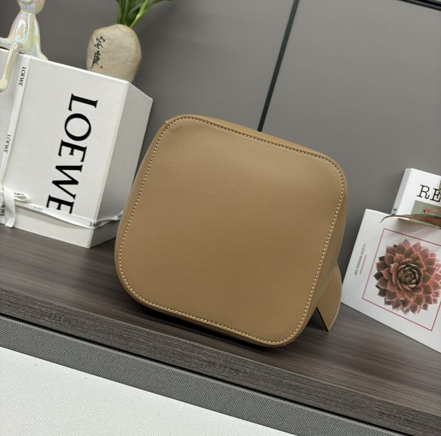 Loewe original calfskin medium pebble bucket BBMX02 toffee