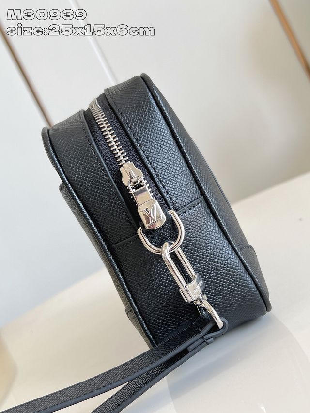 Louis vuitton original taiga leather pochette kasai M30939 black