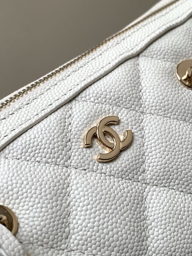 CC original grained calfskin clutch with chain AP4515 white