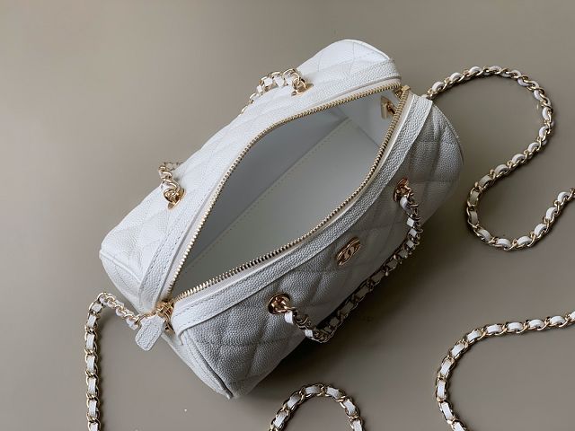 CC original grained calfskin clutch with chain AP4515 white