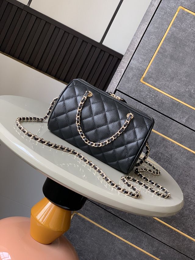 CC original grained calfskin clutch with chain AP4515-2 black