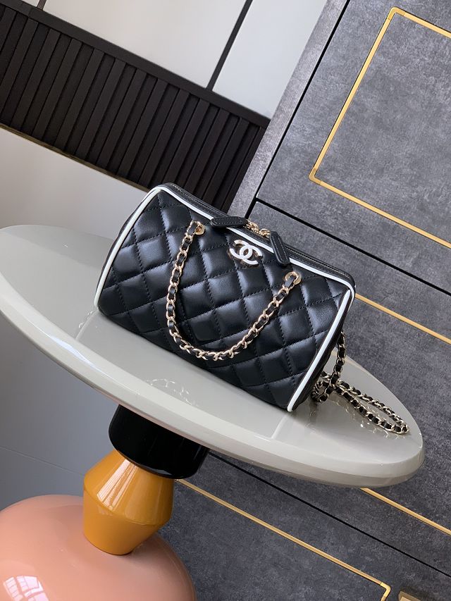 CC original lambskin clutch with chain AP4515 black&white