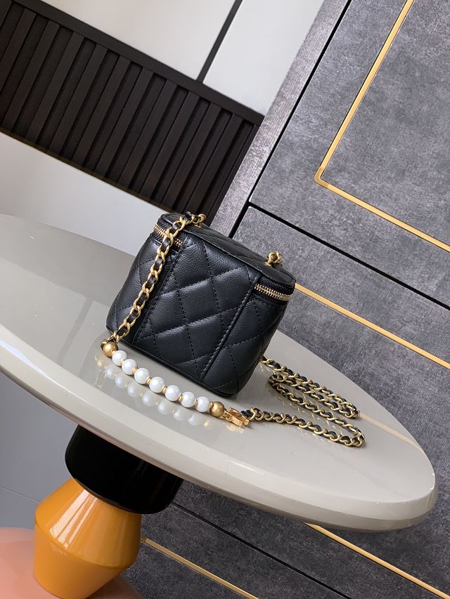 CC original grained calfskin small vanity with chain AP4583 black