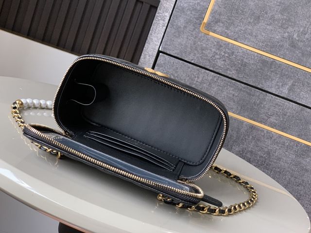 CC original grained calfskin vanity with chain AP4582 black