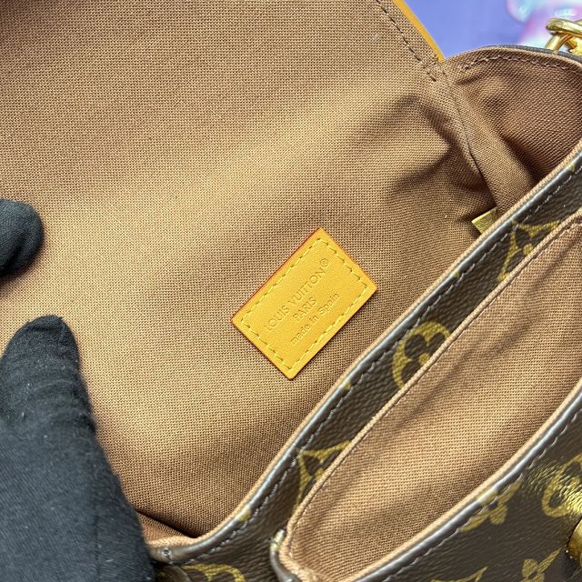 Louis vuitton monogram canvas cargo wearable wallet M14742