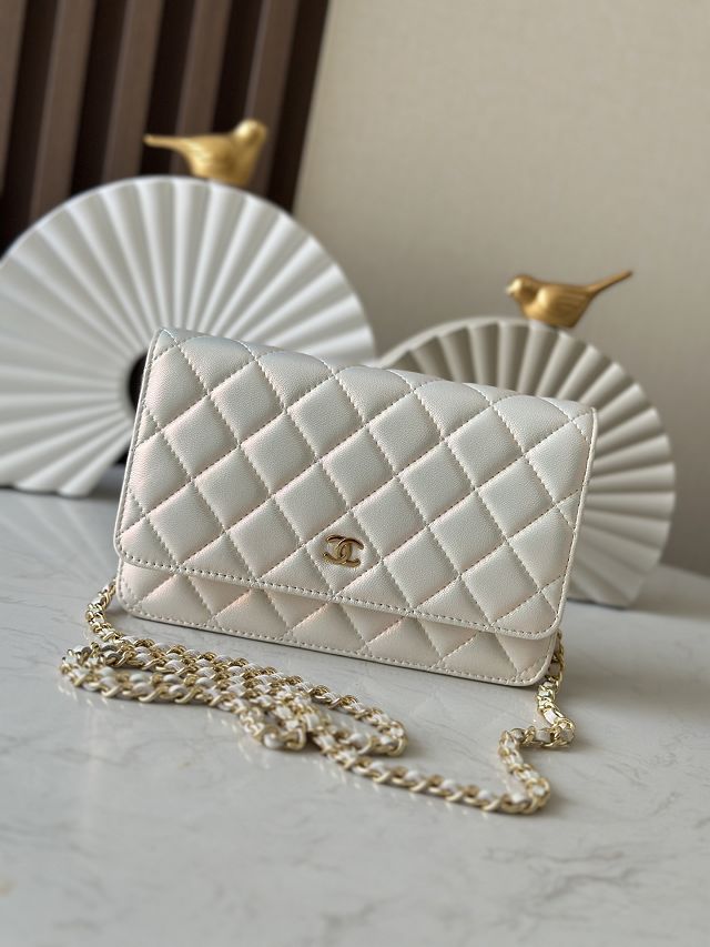 CC original iridescent lambskin wallet on chain AP0250 white