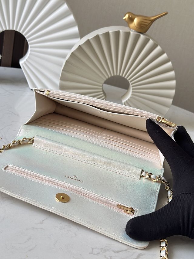 CC original iridescent lambskin wallet on chain AP0250 white