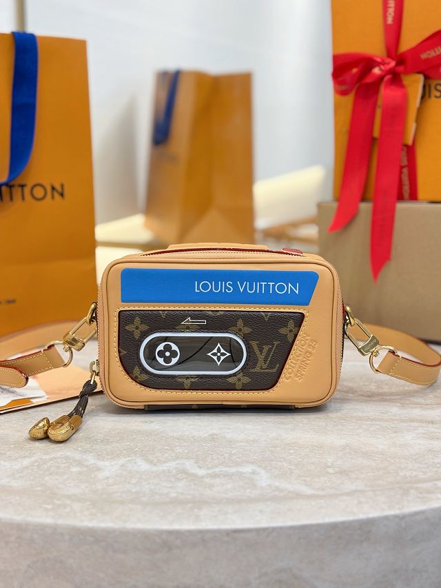 Louis vuitton original monogram canvas baladeur wearable wallet M14062