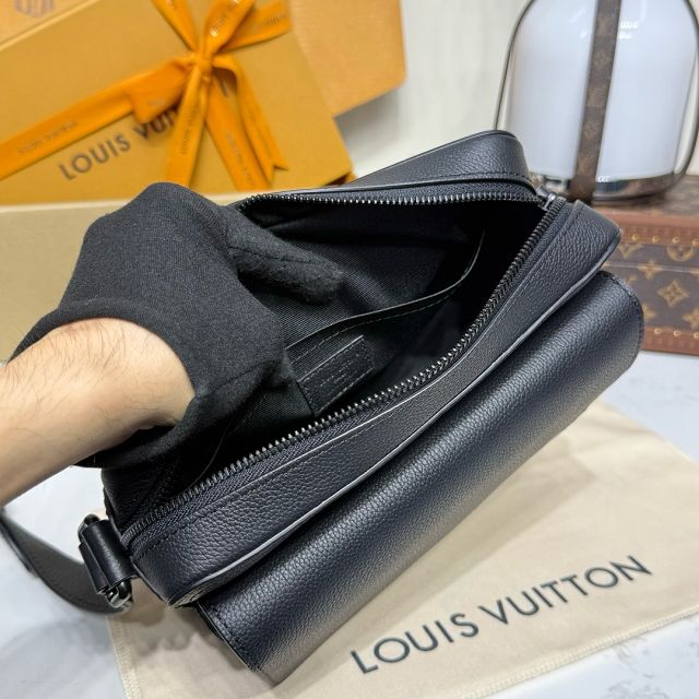 Louis vuitton original calfskin boarding messenger bag M15265 black