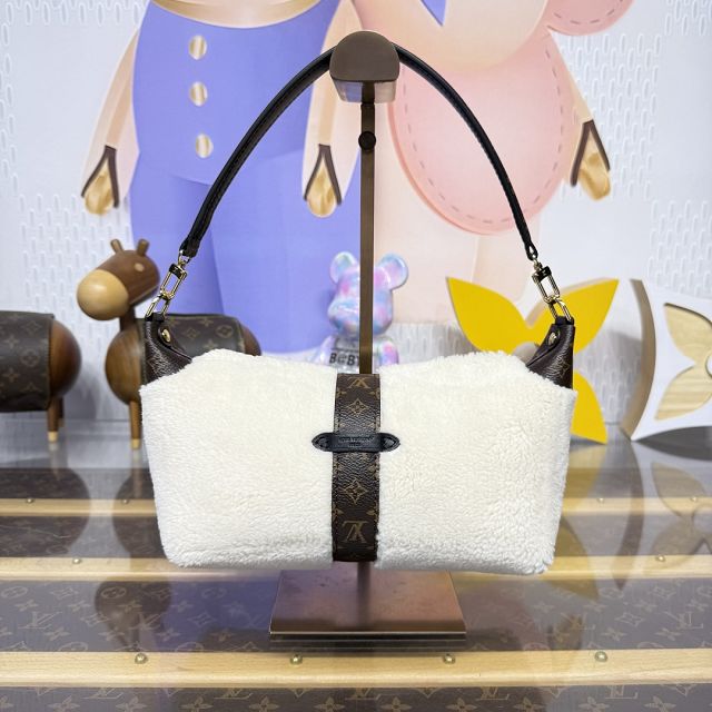 Louis vuitton original shearling pochette mia M26245 white