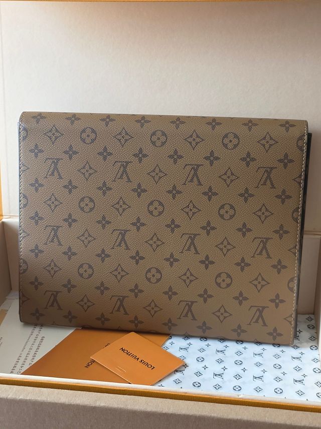 Louis vuitton monogram reverse mark folder GI1138