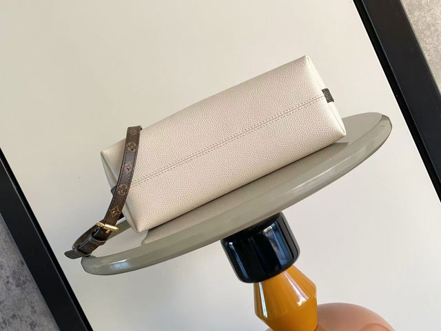 Louis vuitton original calfskin multipass handbag M28029 creme