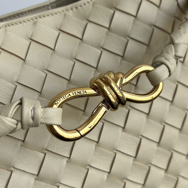 BV original lambskin small andiamo 743568 cream