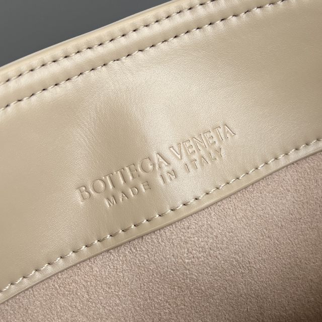 BV original calfskin small liberta bucket bag 815244 ecru