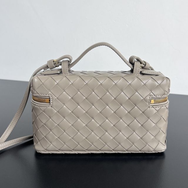 BV original calfskin bang bang vanity case 789109 pinecone