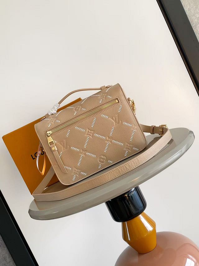 Louis vuitton original calfskin pochette metis M29497 hazelnut