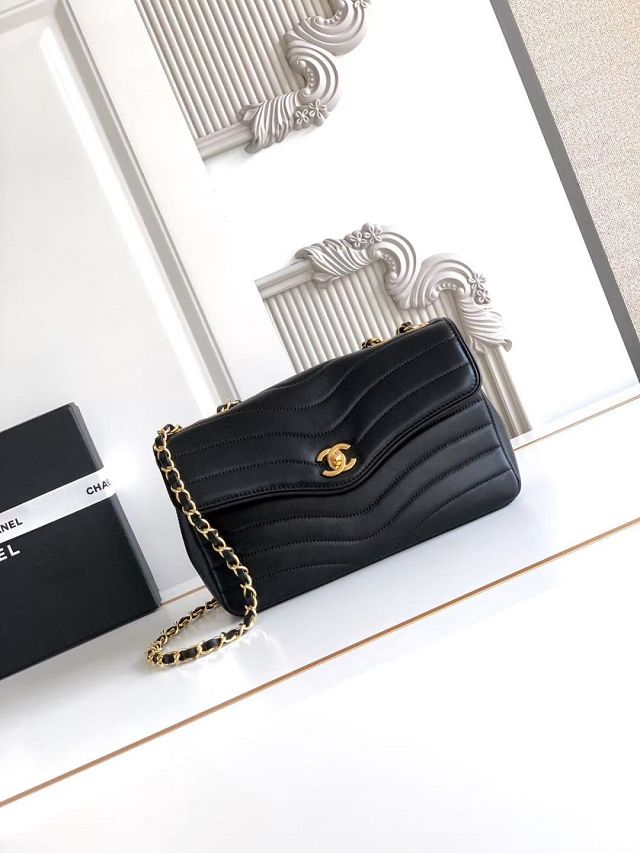 CC lambskin medium flap bag AS6497 black 