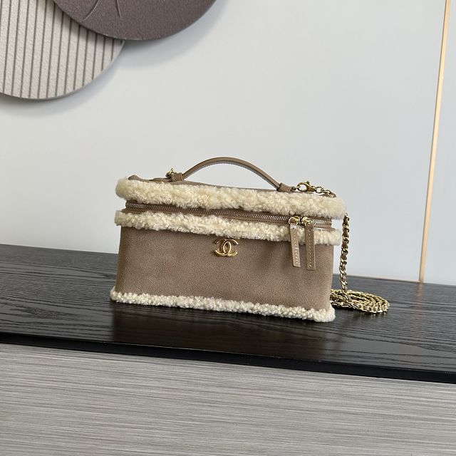 CC shearling large vanity with chain AP5347 